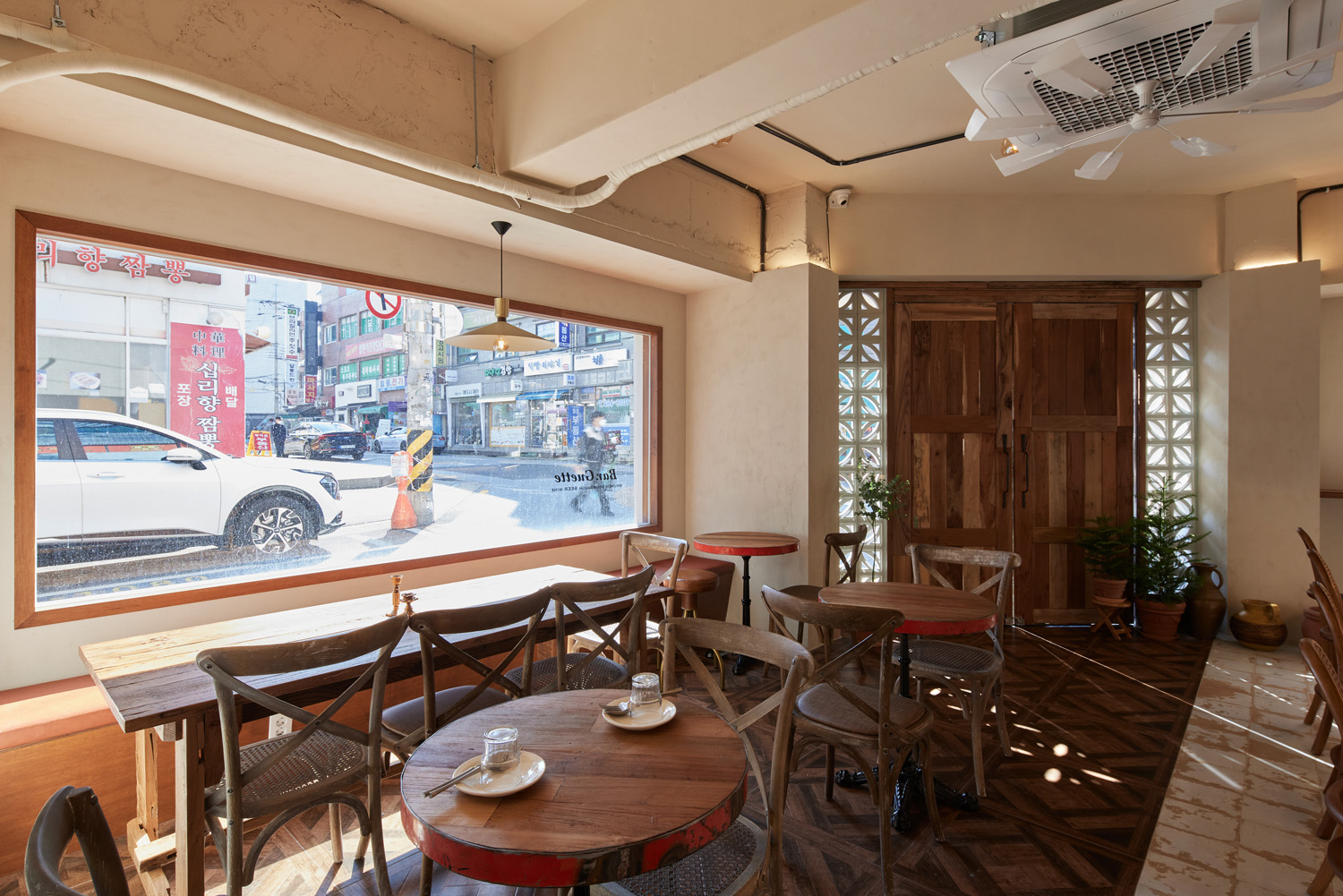 13 坪欧式风咖啡厅，白色&木质调氛围营造-8