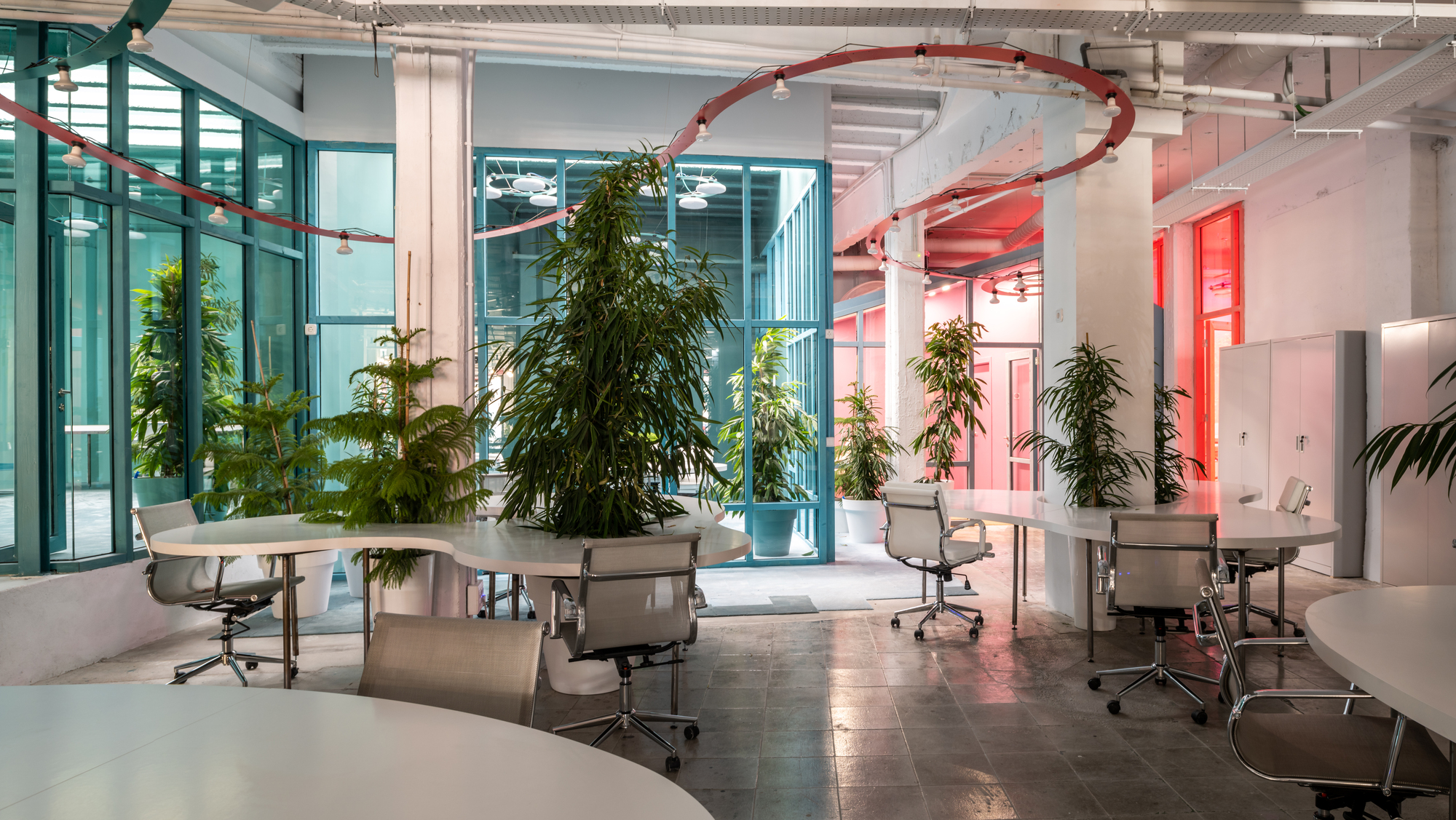 Office and Set of TV Ponyo en el Garage / Fast and Furious Production Office-38