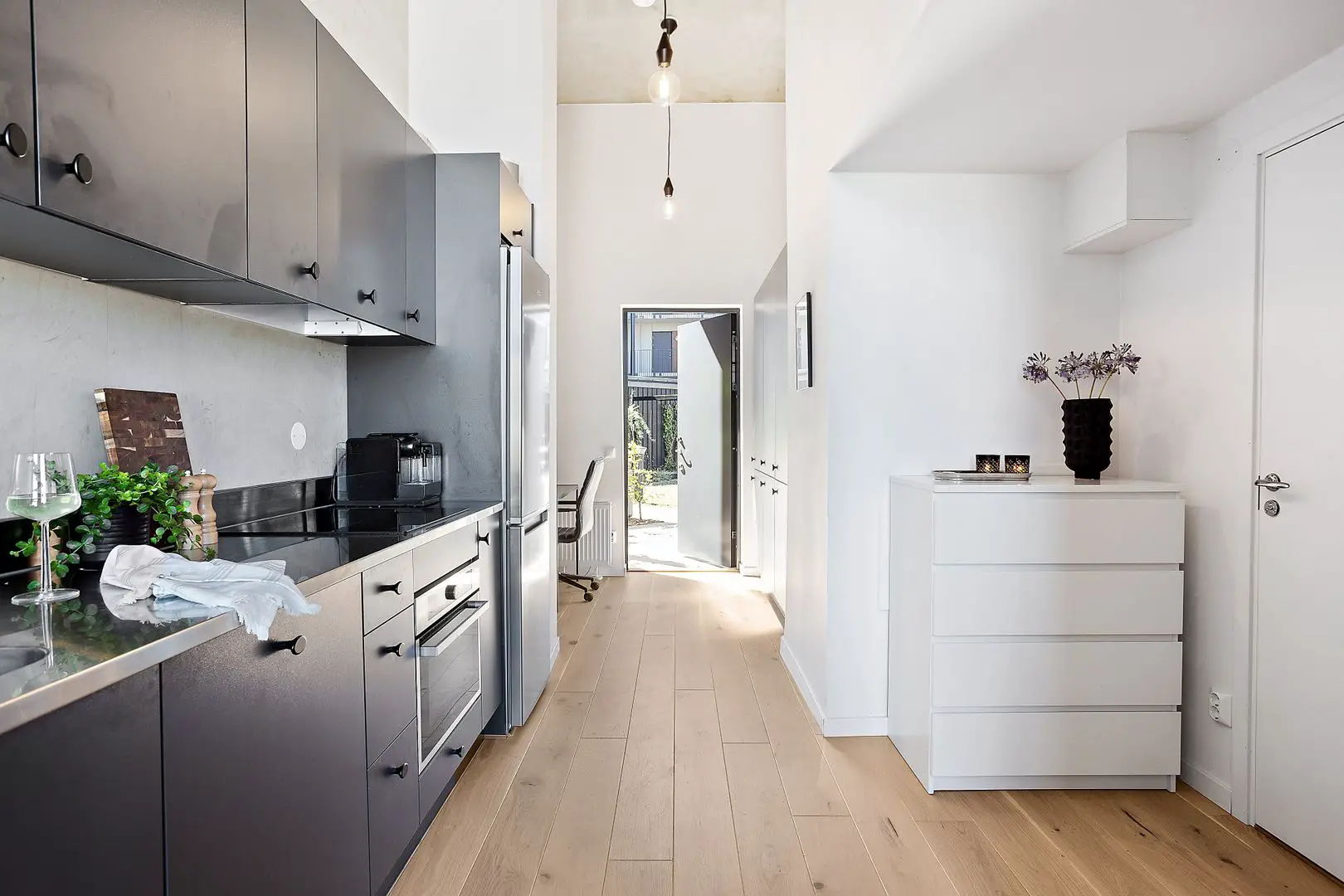 瑞典 35m2 蓝色调迷你复式公寓,设计巧妙空间利用充分-13