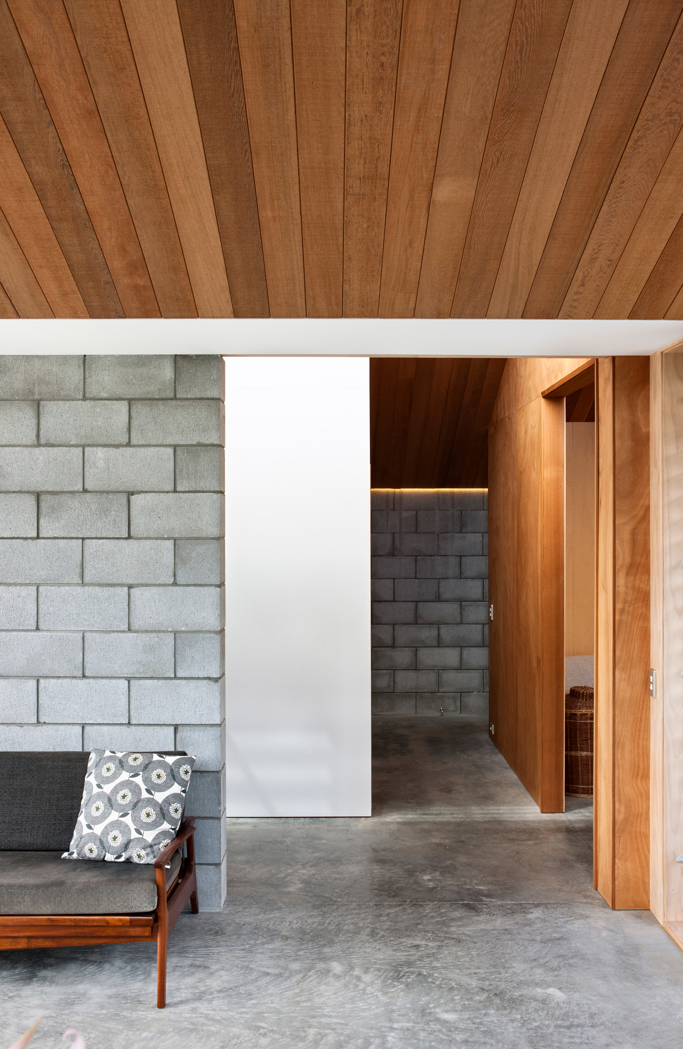 Vaughn McQuarrie completes island cottage overlooking New Zealand's Hauraki Gulf-9