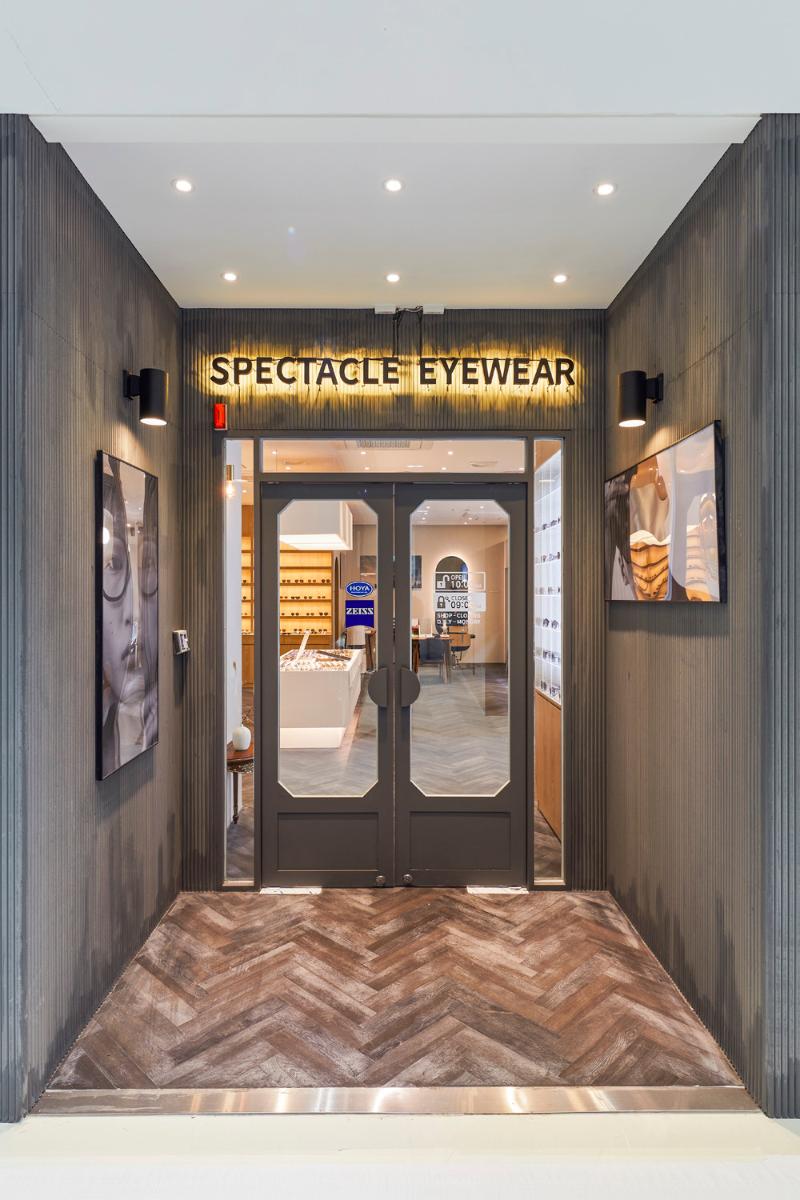 照明点亮 27 平米眼镜店空间-16