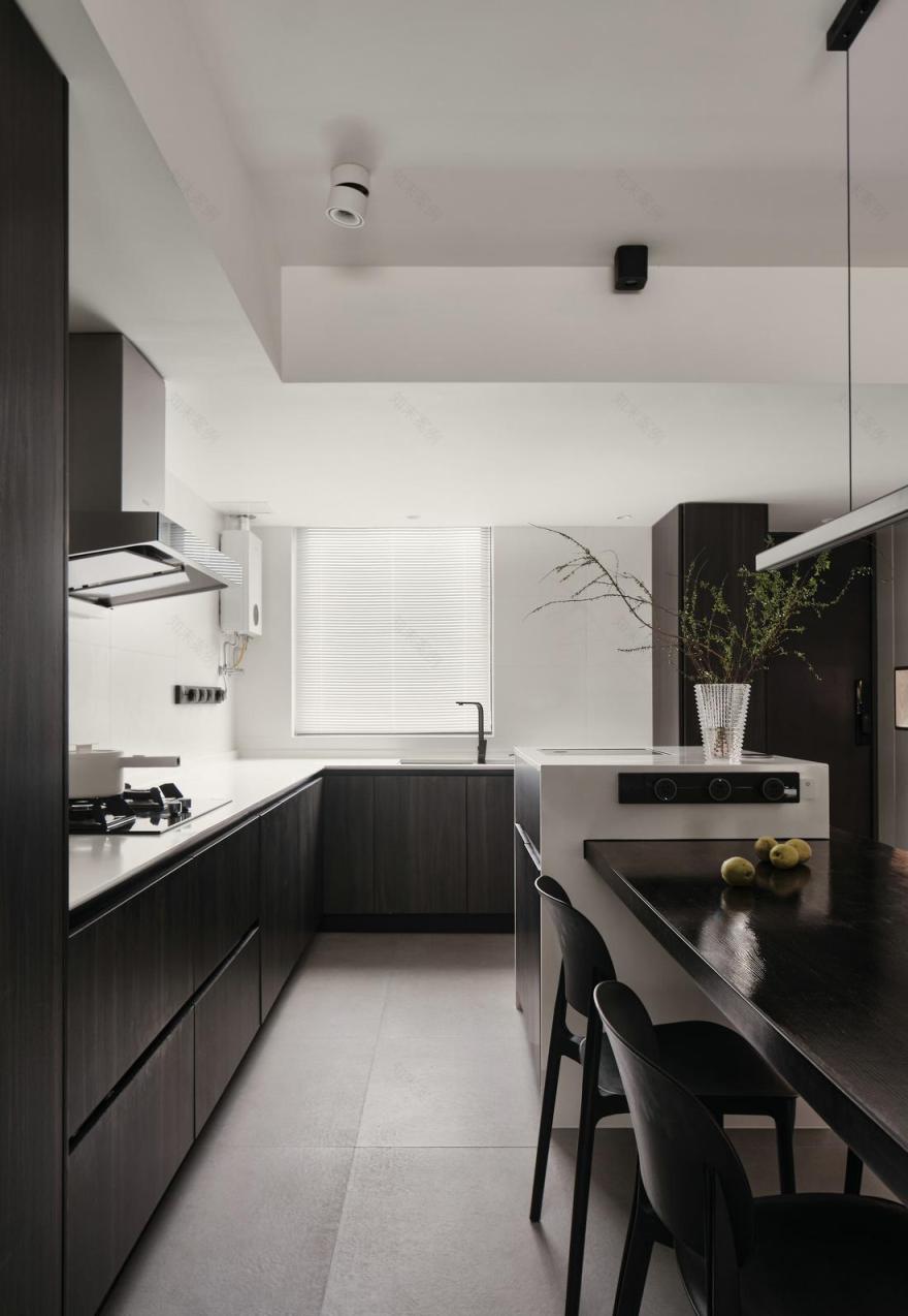 自然惬意!灰调叠墅亲子时光-17