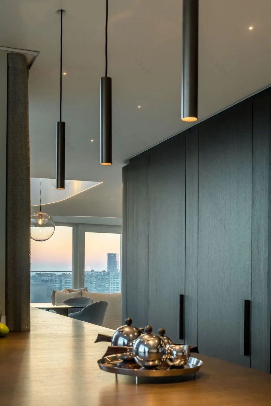 比利时克诺克复式顶层公寓室内装修丨Architects Claerhout Van Biervliet-12