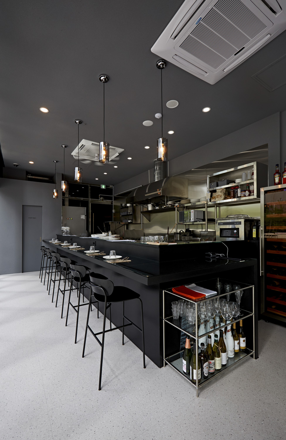 优雅极简，13 平意大利风格小空间的华丽转身-7