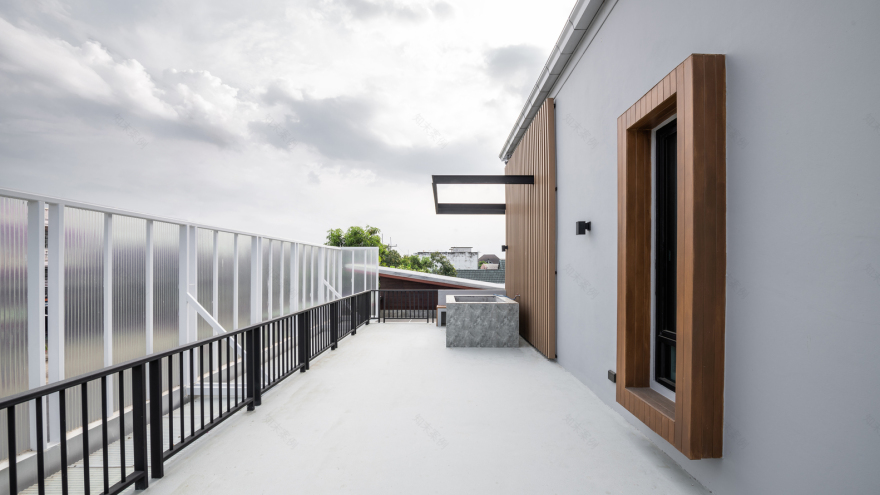 泰国 Petchaburi 私人住宅与诊所,和谐融入环境,功能与美学兼具-38