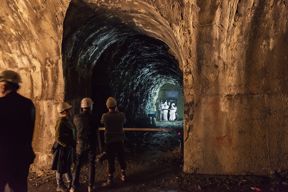 瑞士 Safiental 艺术双年展 | 垂直与水平的美学探索-15