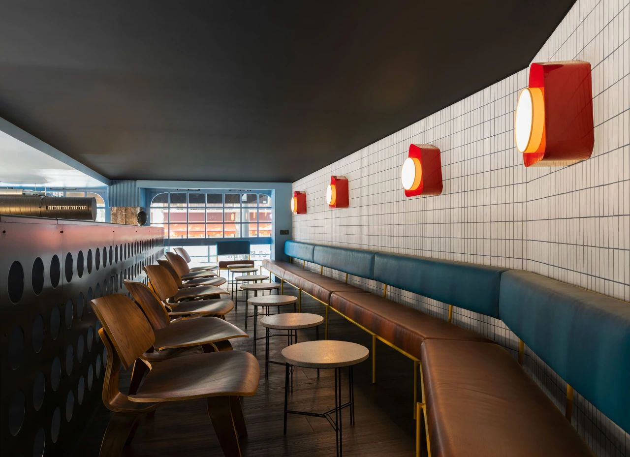 法国La Raffinerie Modernist啤酒吧-26