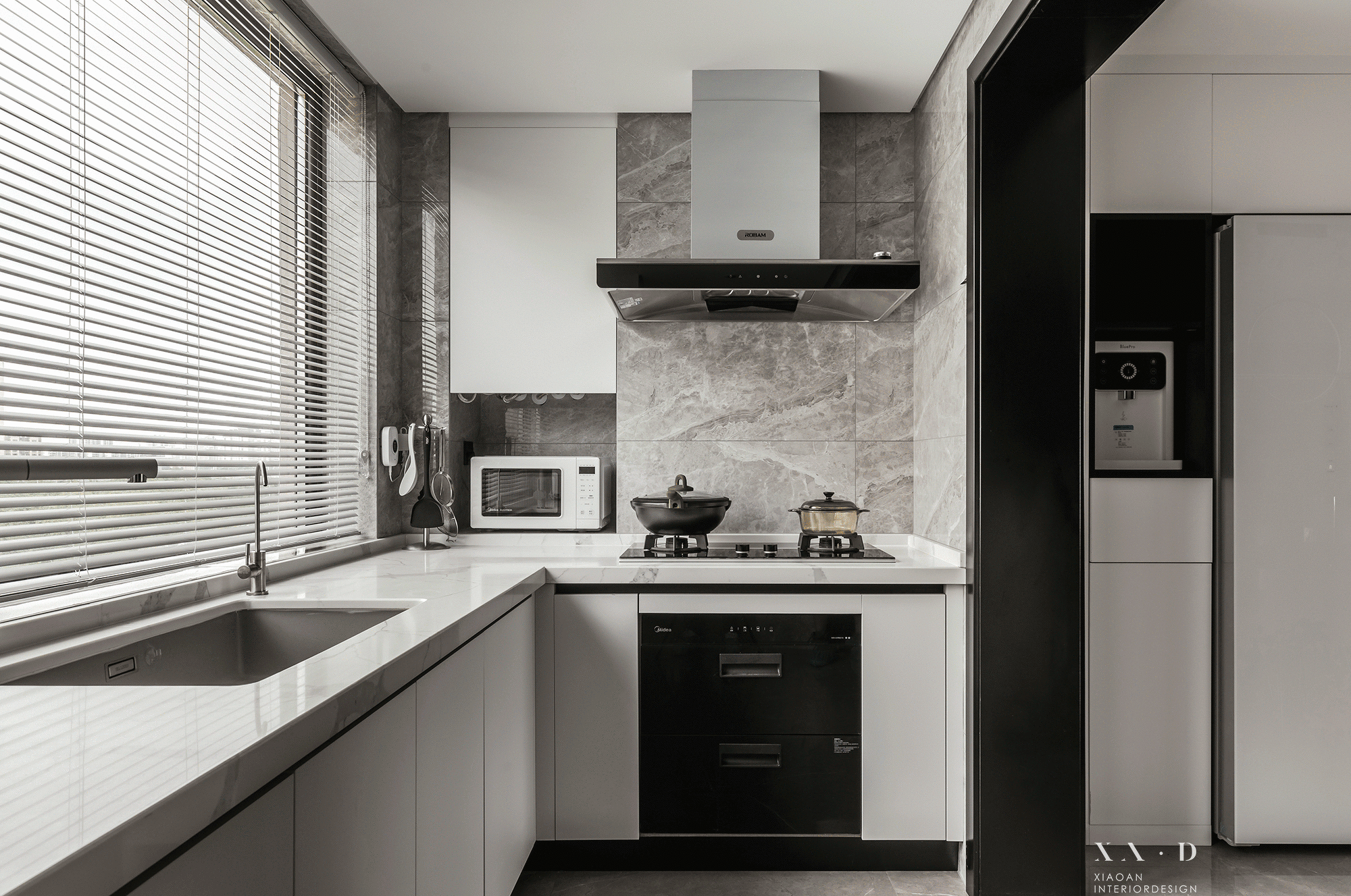 光影交织，打造高级灰黑木空间-11