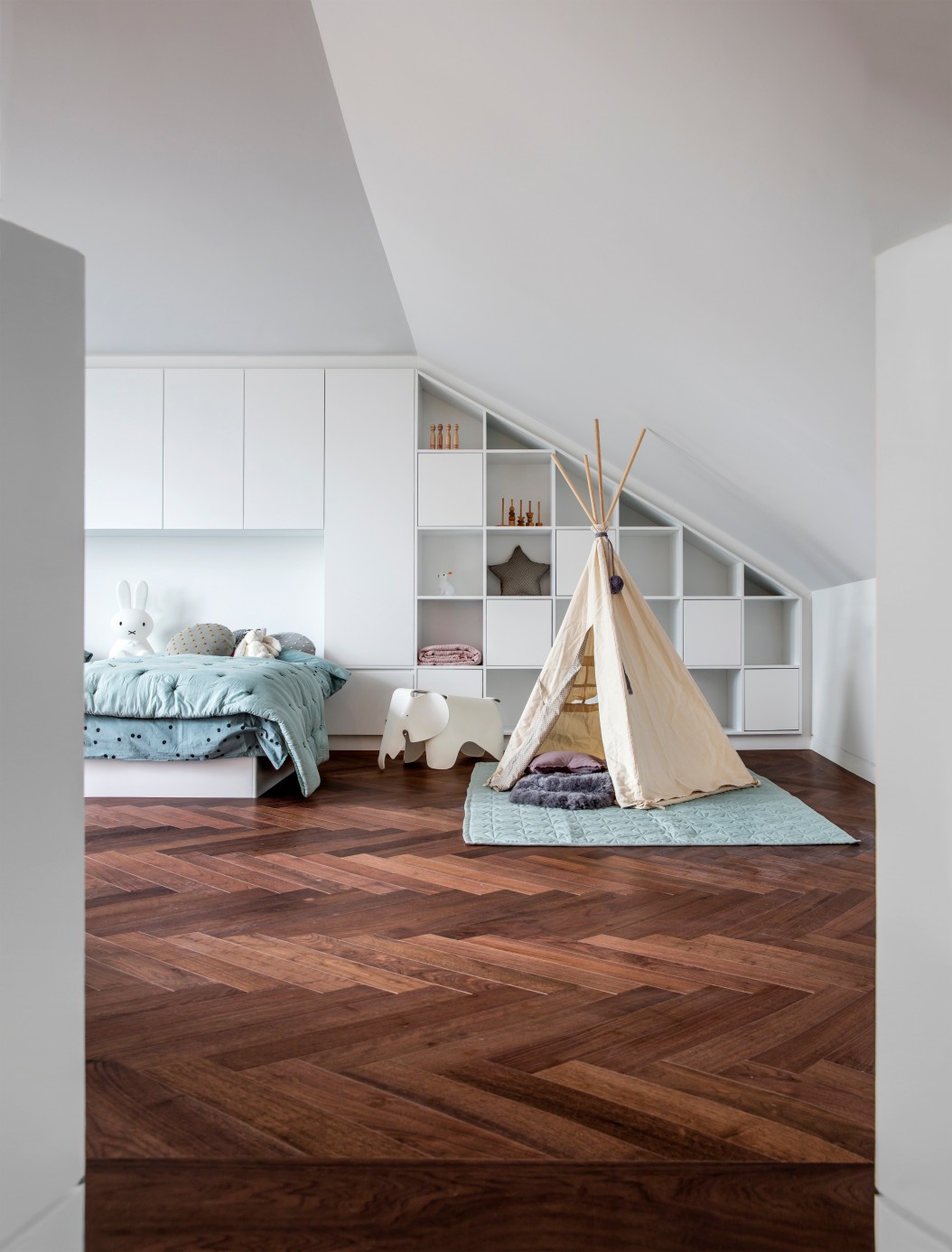 伦敦 DROO 豪华联排别墅 | 胡桃木与光影的艺术融合-10