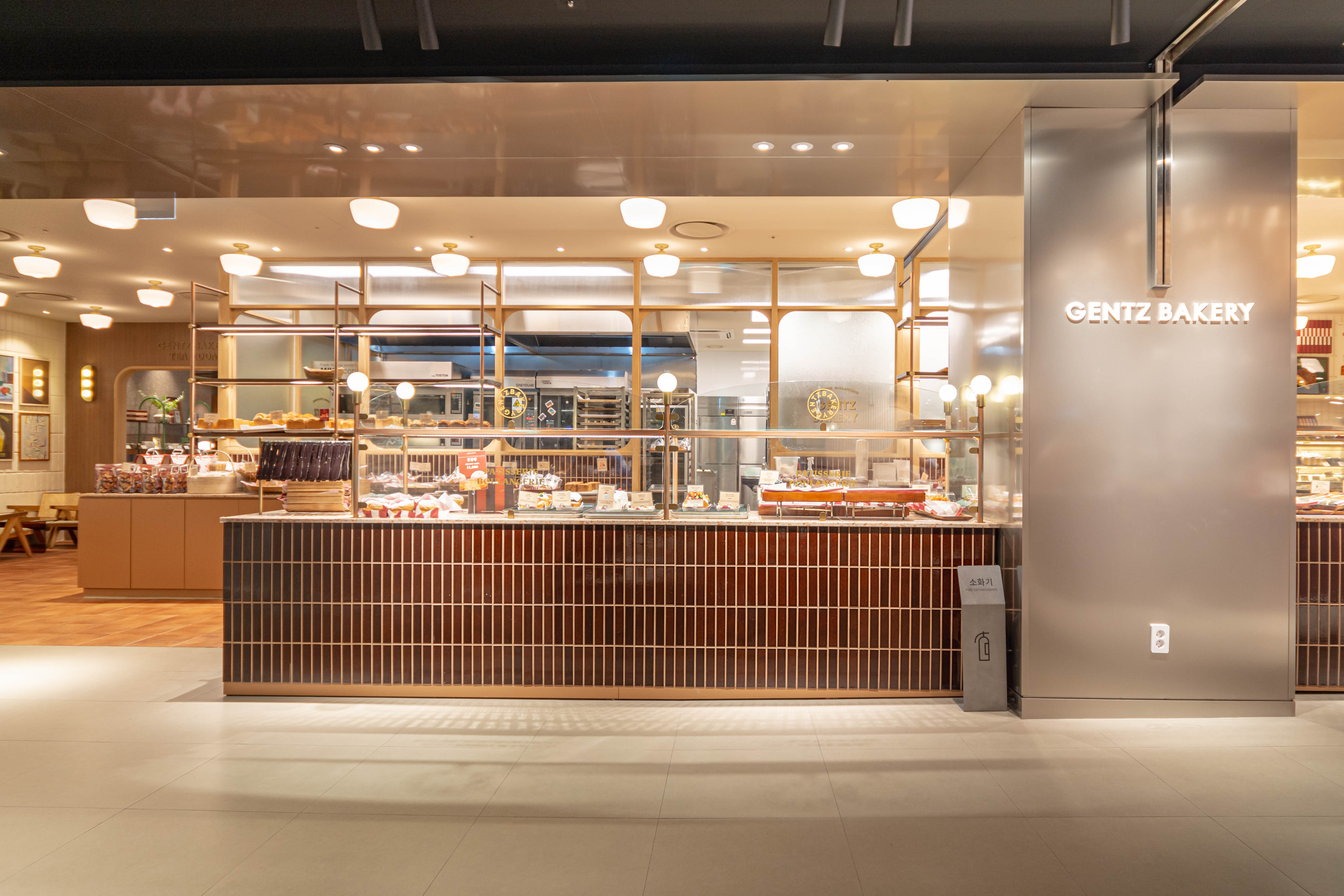 85 平米小空间，极简设计师的巧妙布局-2