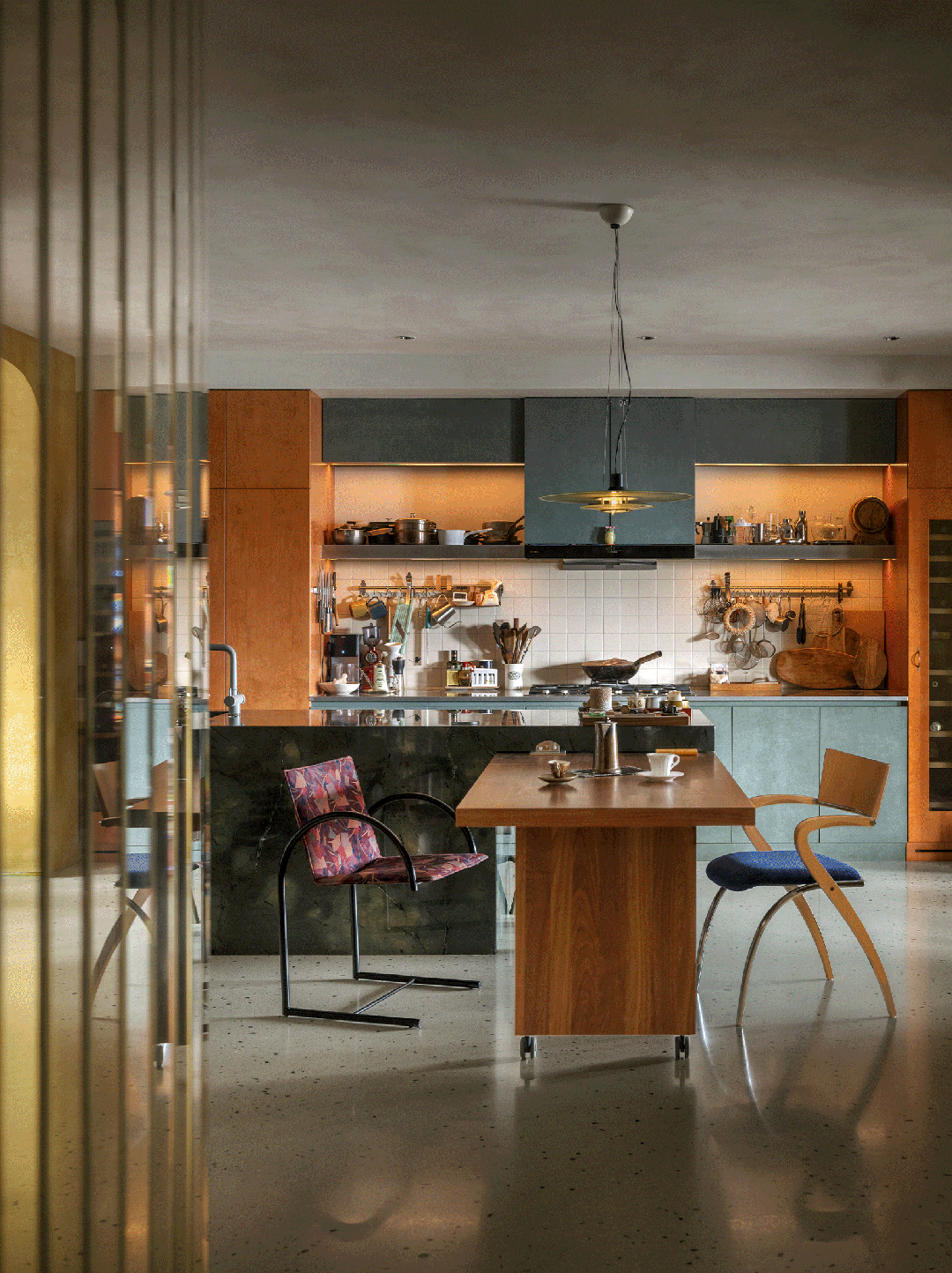 红绿撞姜黄，夜幕降临，他们的家才刚刚“苏醒”-0