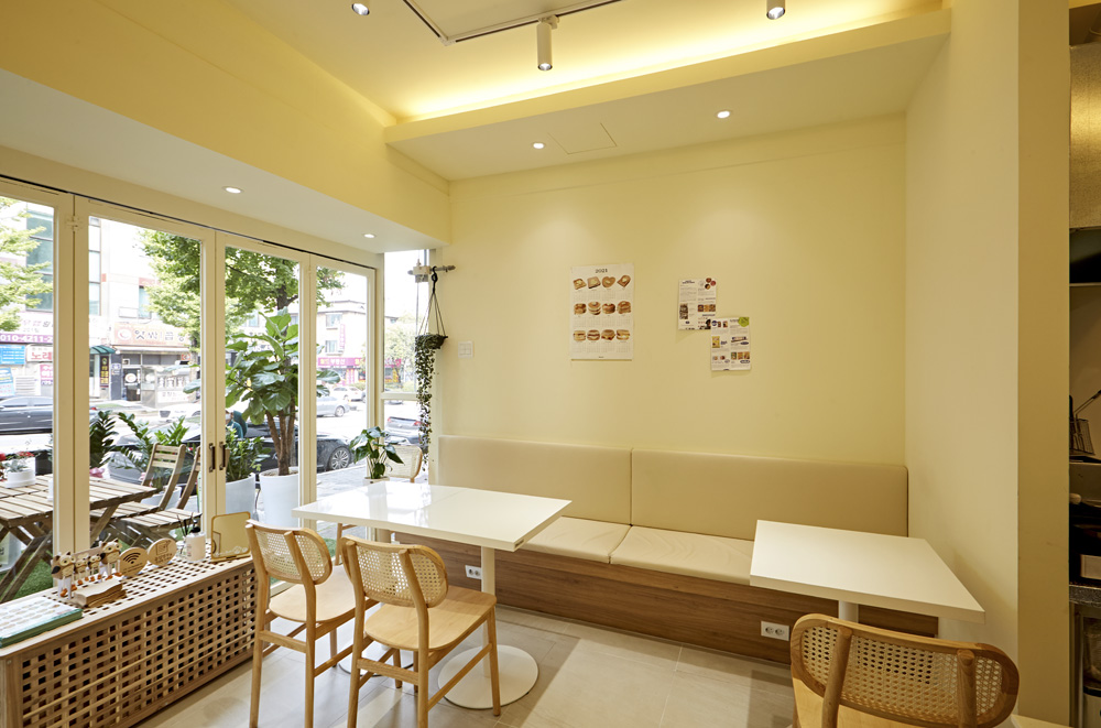 8 坪小空间打造温馨咖啡馆-9