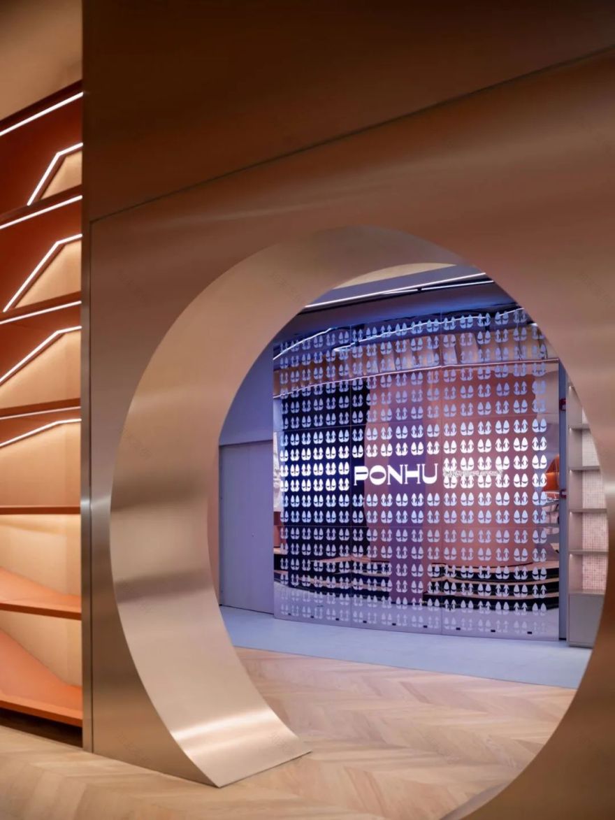 奢华中转站 · 重塑空间与客户价值的现代零售店-27