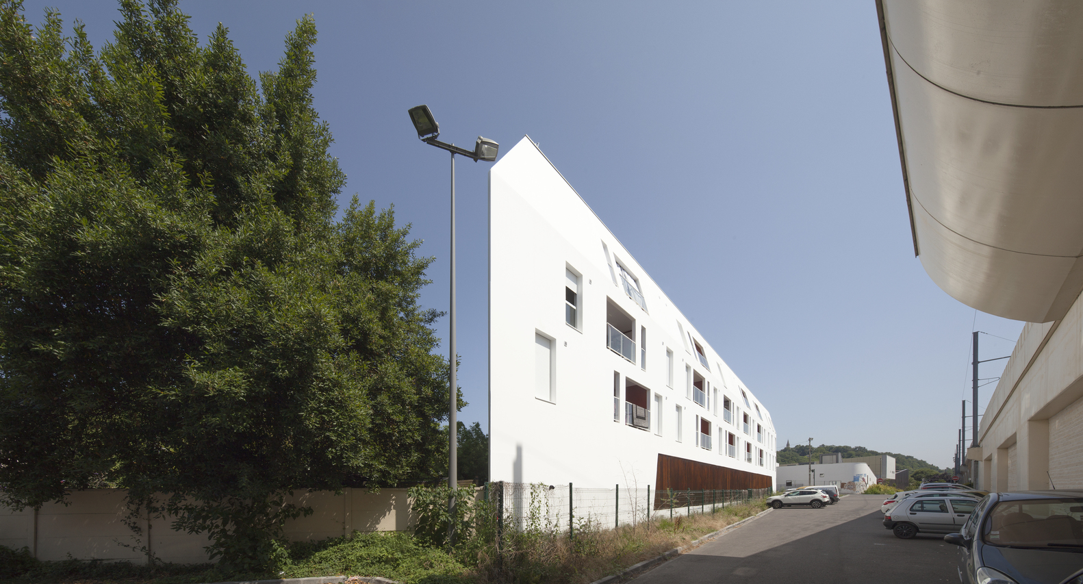 波尔多 Sierra 住宅——现代曲线建筑的私密花园-15