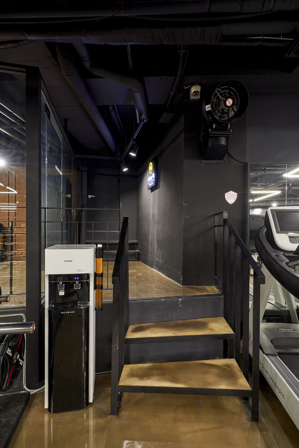 黑钛金质感，140 平健身中心设计诠释现代风尚-25