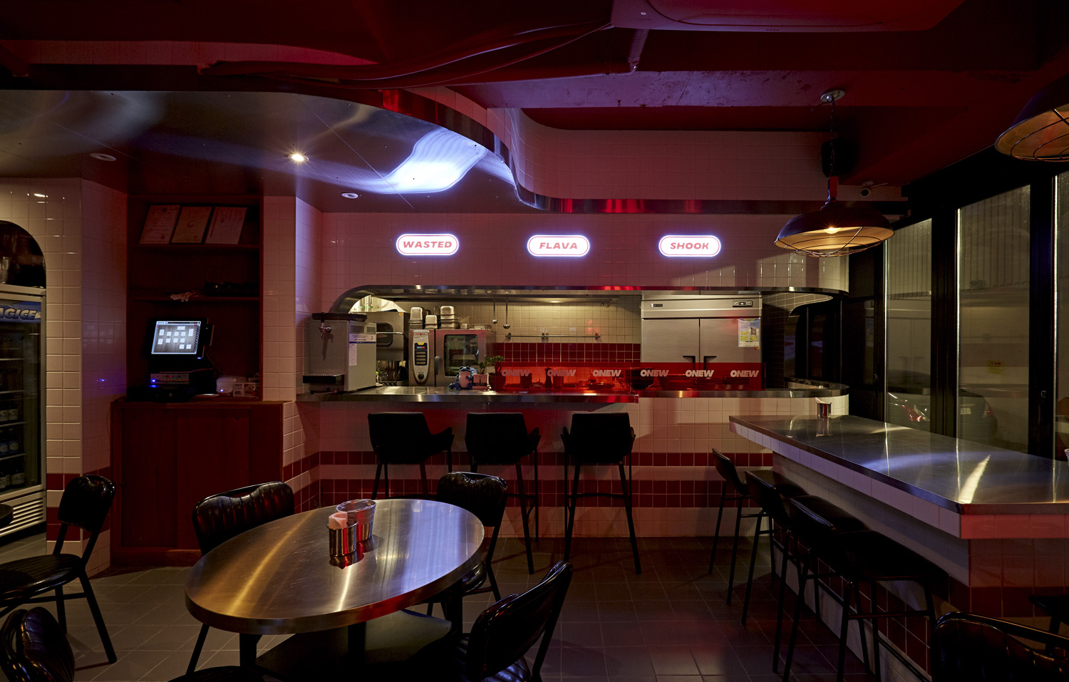 光影营造独特氛围的 18 坪小酒馆设计-7