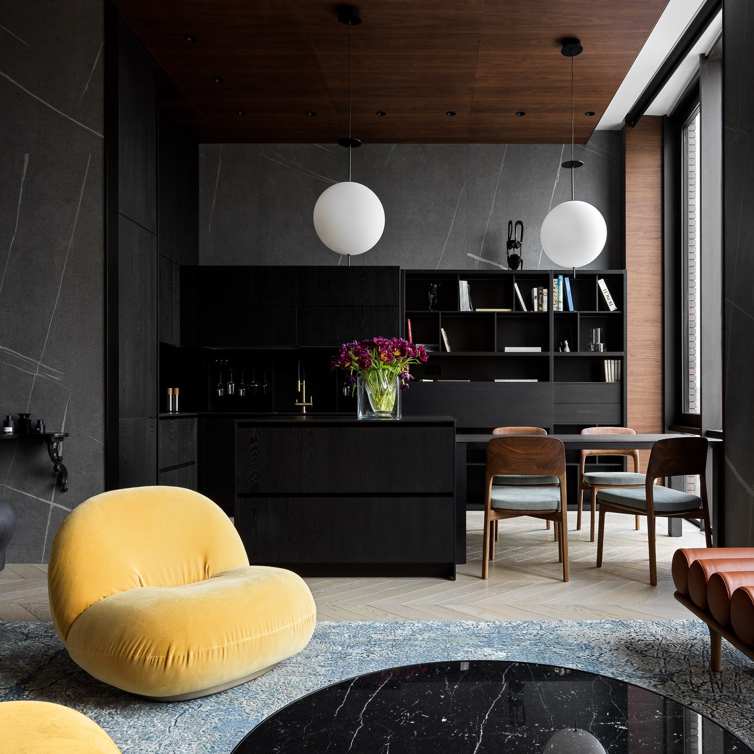 摩登暗调 | 俄罗斯设计师的优雅公寓设计-0