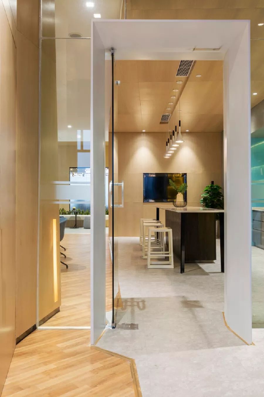 广州德家分公司星光映景办公室 | 现代办公空间新典范-1