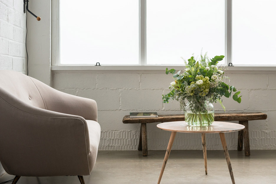 伦敦现代住宅办公室的定制家具与艺术品搭配-9