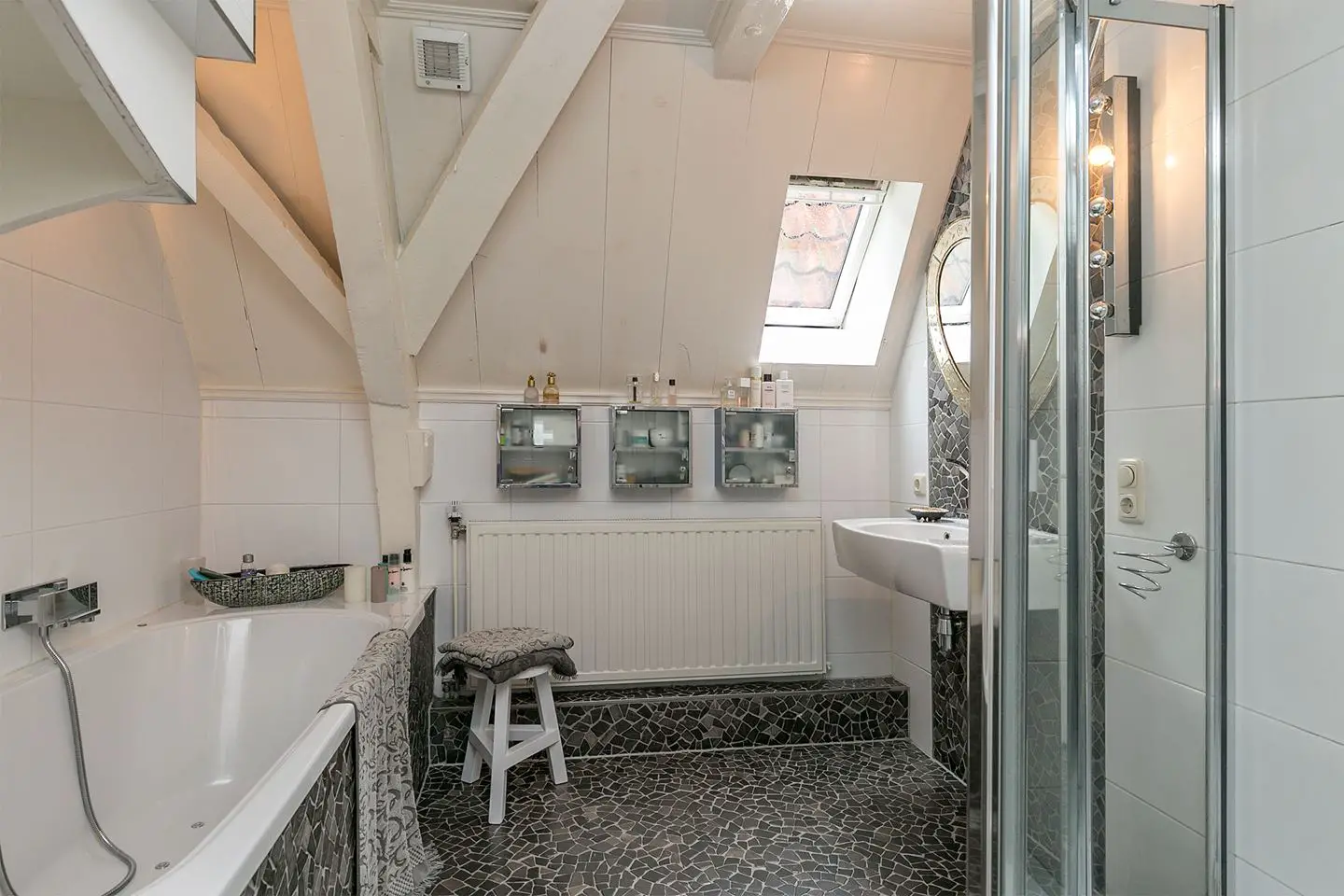 荷兰运河边古宅的现代魅力-15