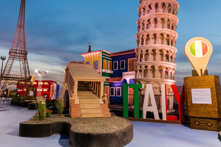 The Sheikh Zayed Festival Global Wonders- Atrium/ UAE-48