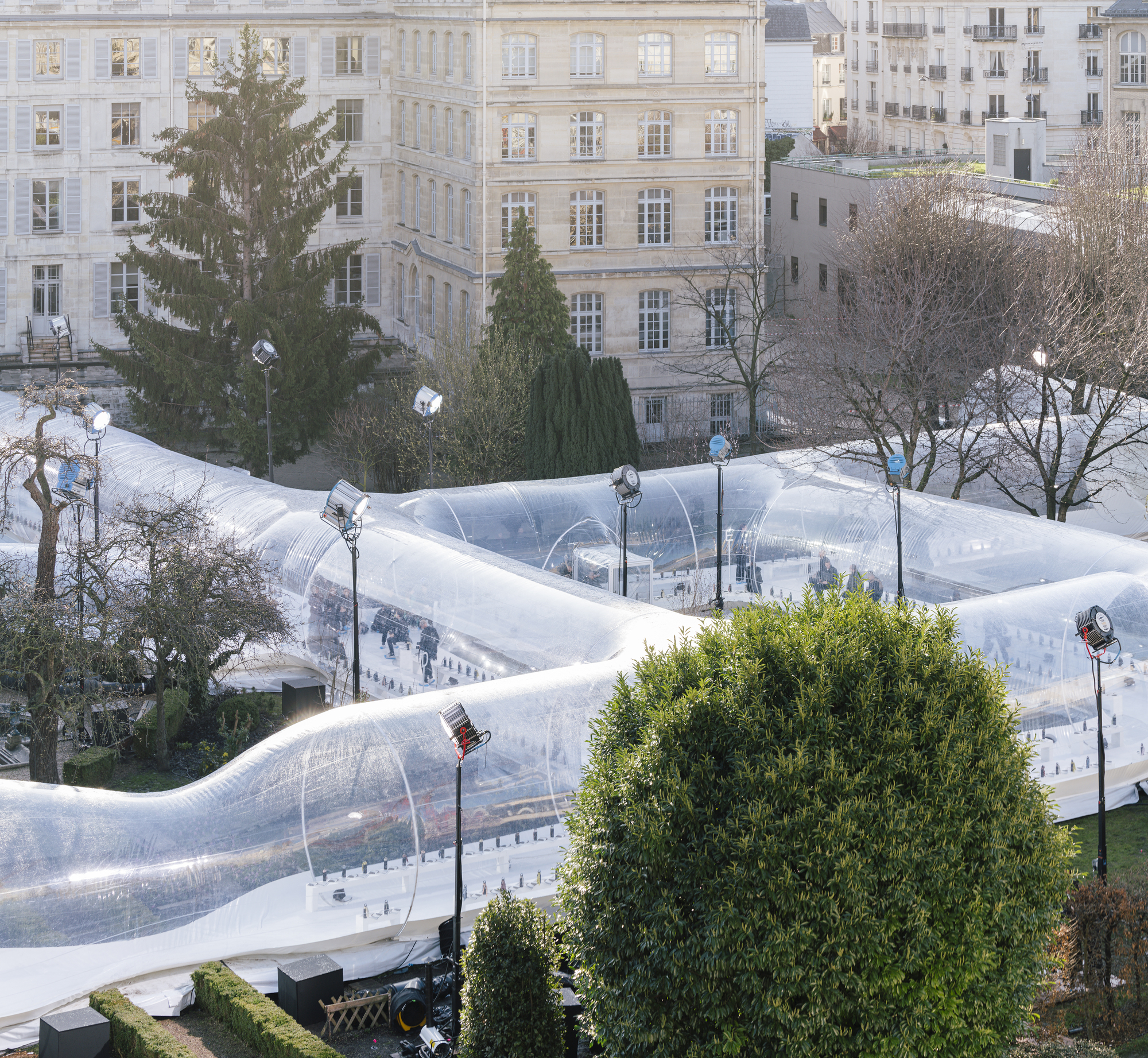 法国巴黎透明管道艺术装置丨Dosis-39