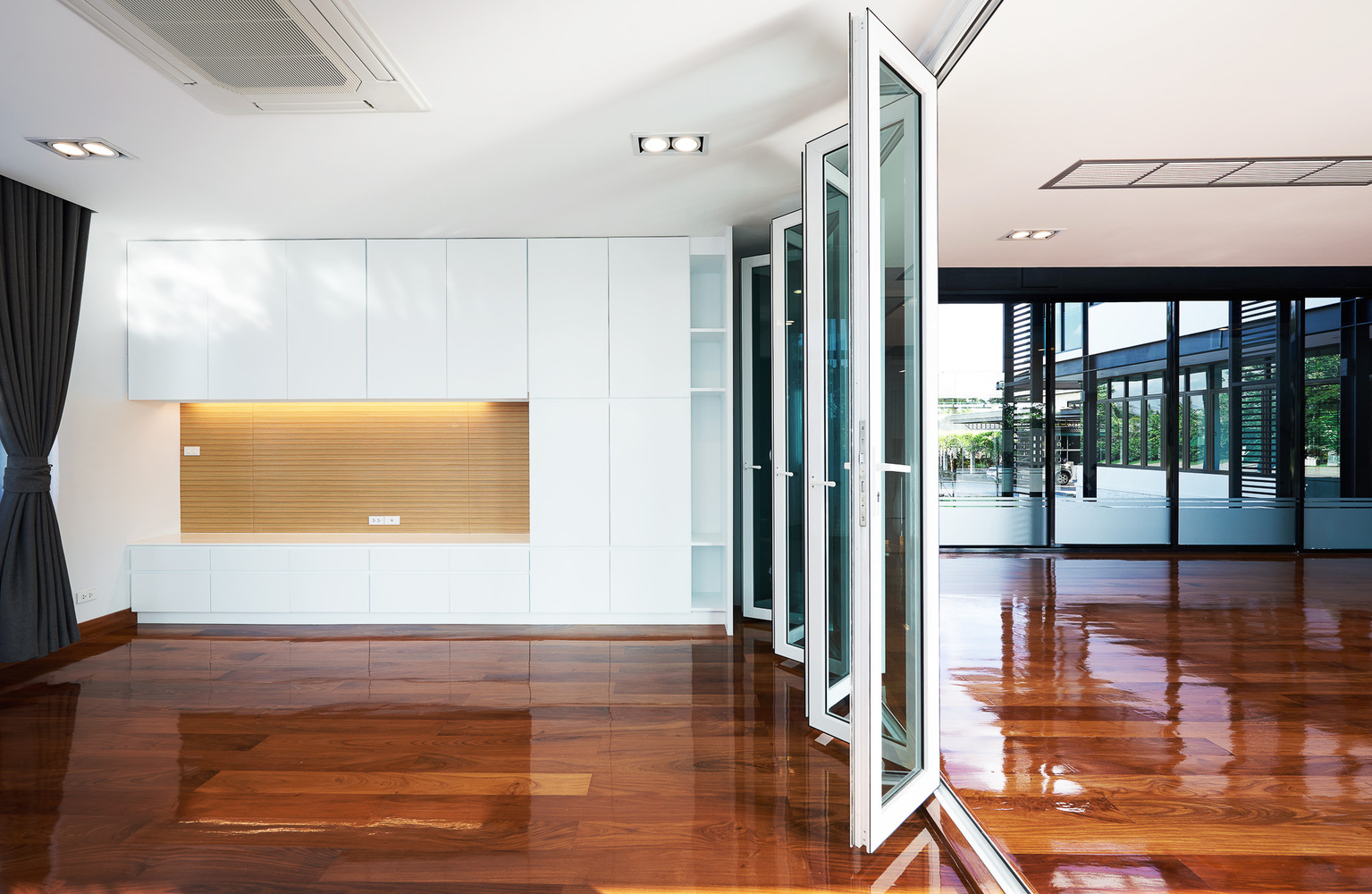 泰国田园风光中的现代钢结构之家-24