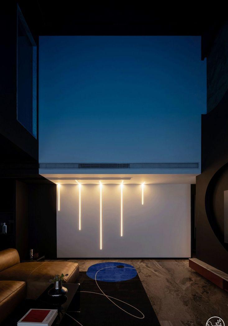 清羽设计丨平层丨粉色楼梯紫色墙壁酷炫星球-4