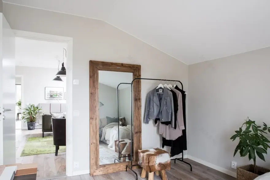 深色调木质大宅,演绎同色系搭配魅力-30