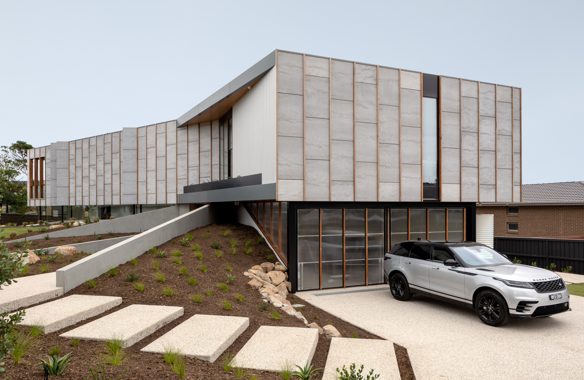 Three Angle House / Megowan Architectural-56