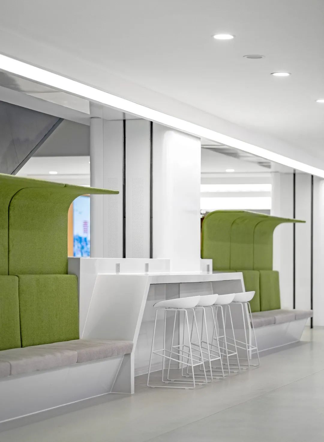 以空间色彩组织流线的市民中心设计-30