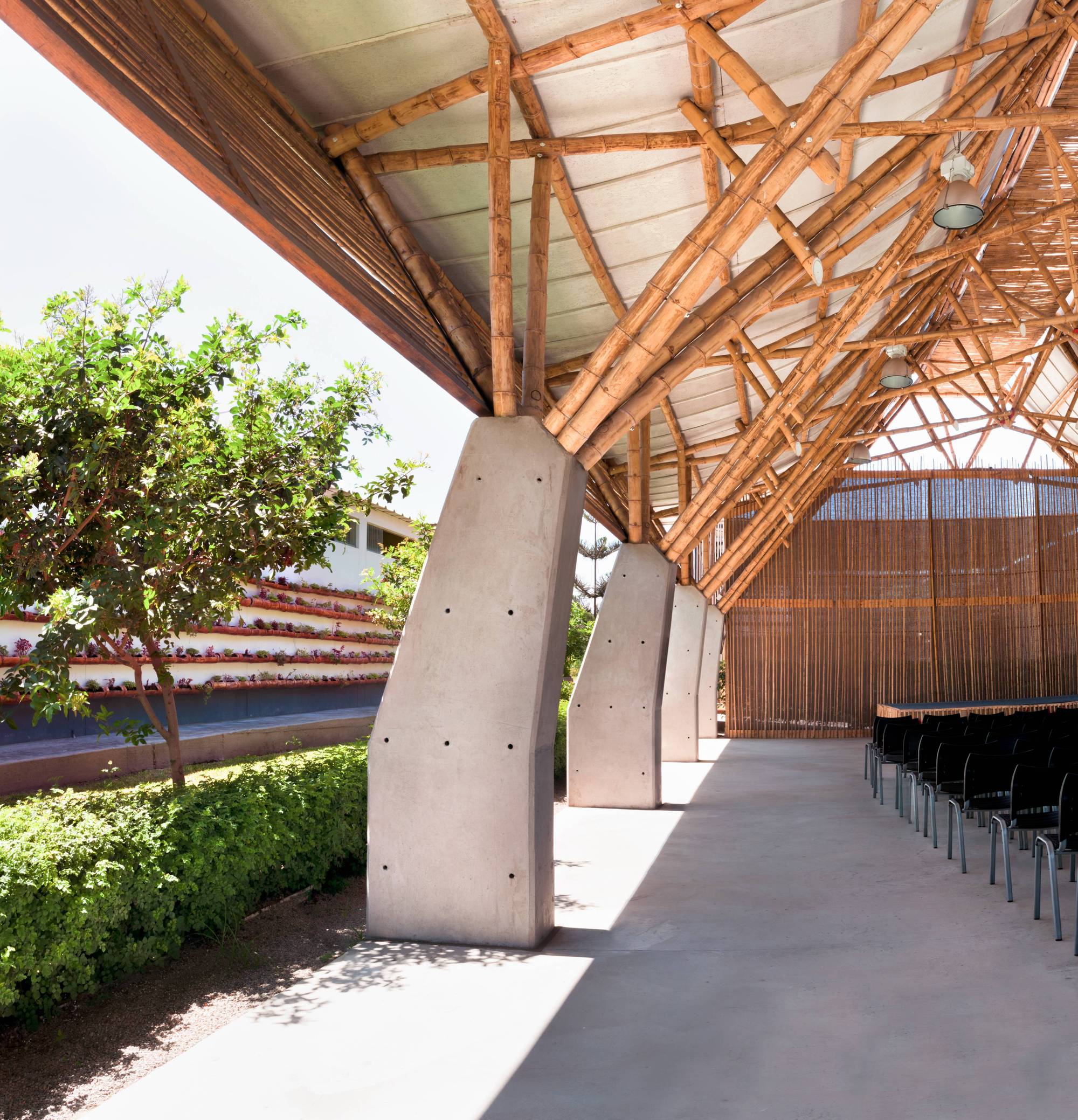 Bamboo Auditorium / Instituto de Vivienda, Urbanismo y Construcción de la USMP-18