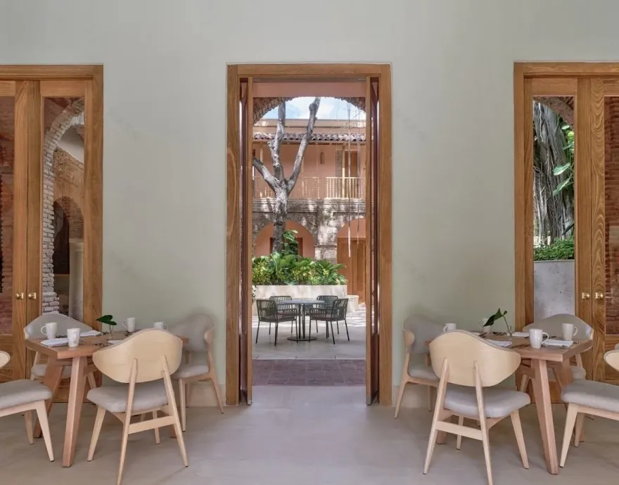 金普顿拉斯梅塞德斯酒店丨Estudio Moneo Brock-1