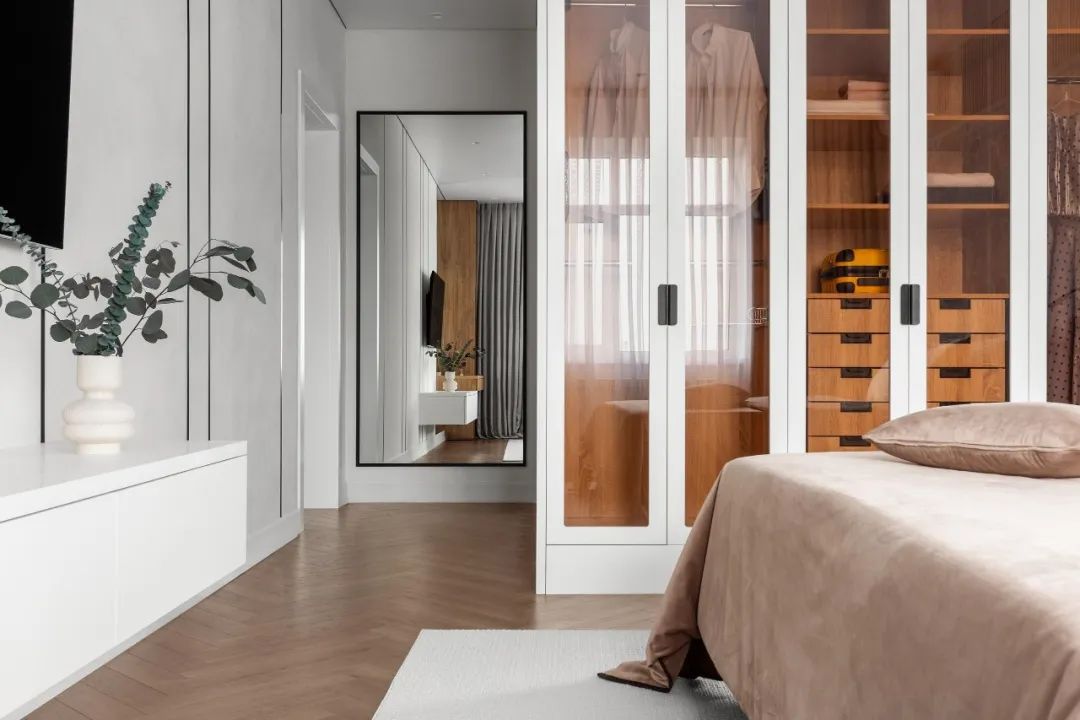 现代公寓中性自然色调设计丨Alexandra Gegi-24