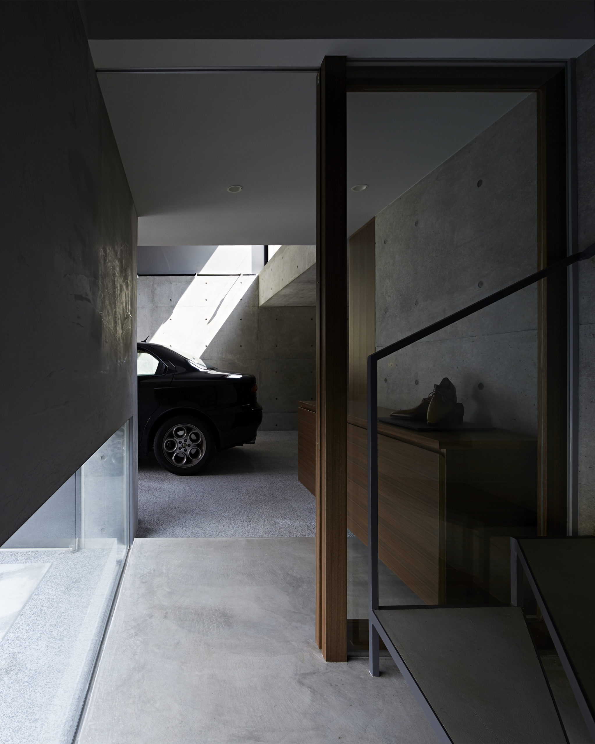 garage house with morning light courtyard | Genki Tsubasa Architects and Associates-14