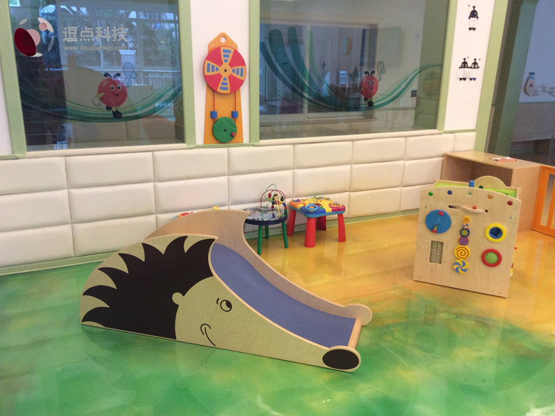 北京逗点科技打造上海小不点幼儿园艺术树脂漆空间-6