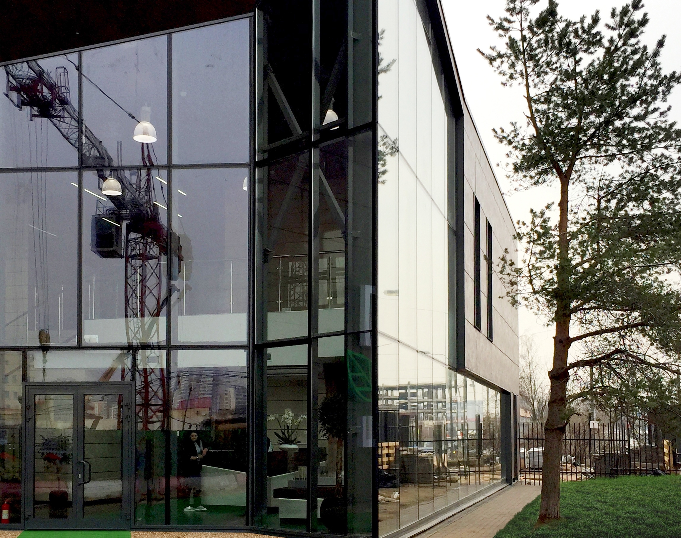 俄罗斯“梦幻之家” | 极简风格与自然元素的完美融合-2