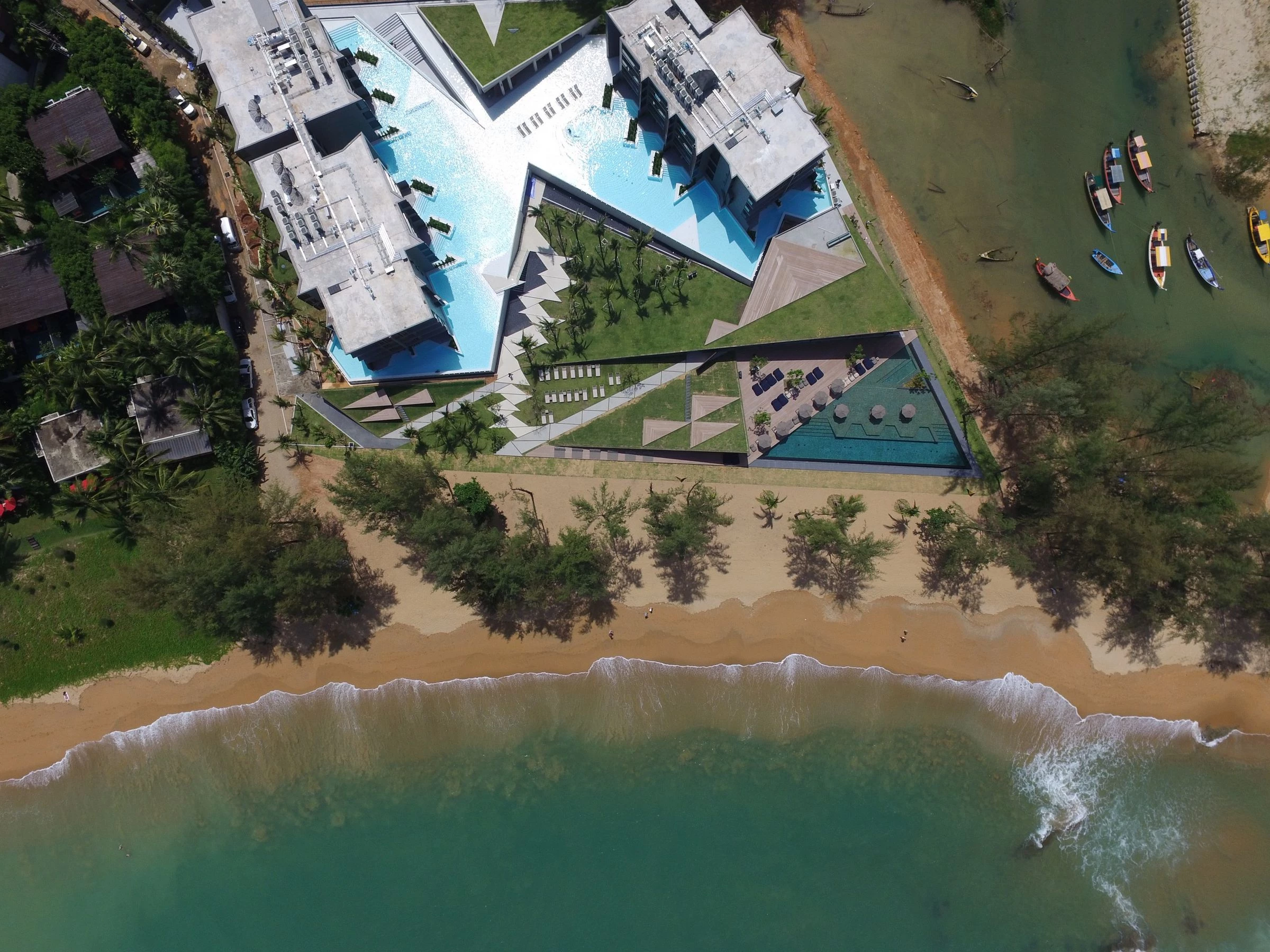 泰国 KOKULO 海滩俱乐部 | 绿意盎然的海岸线休闲空间-17