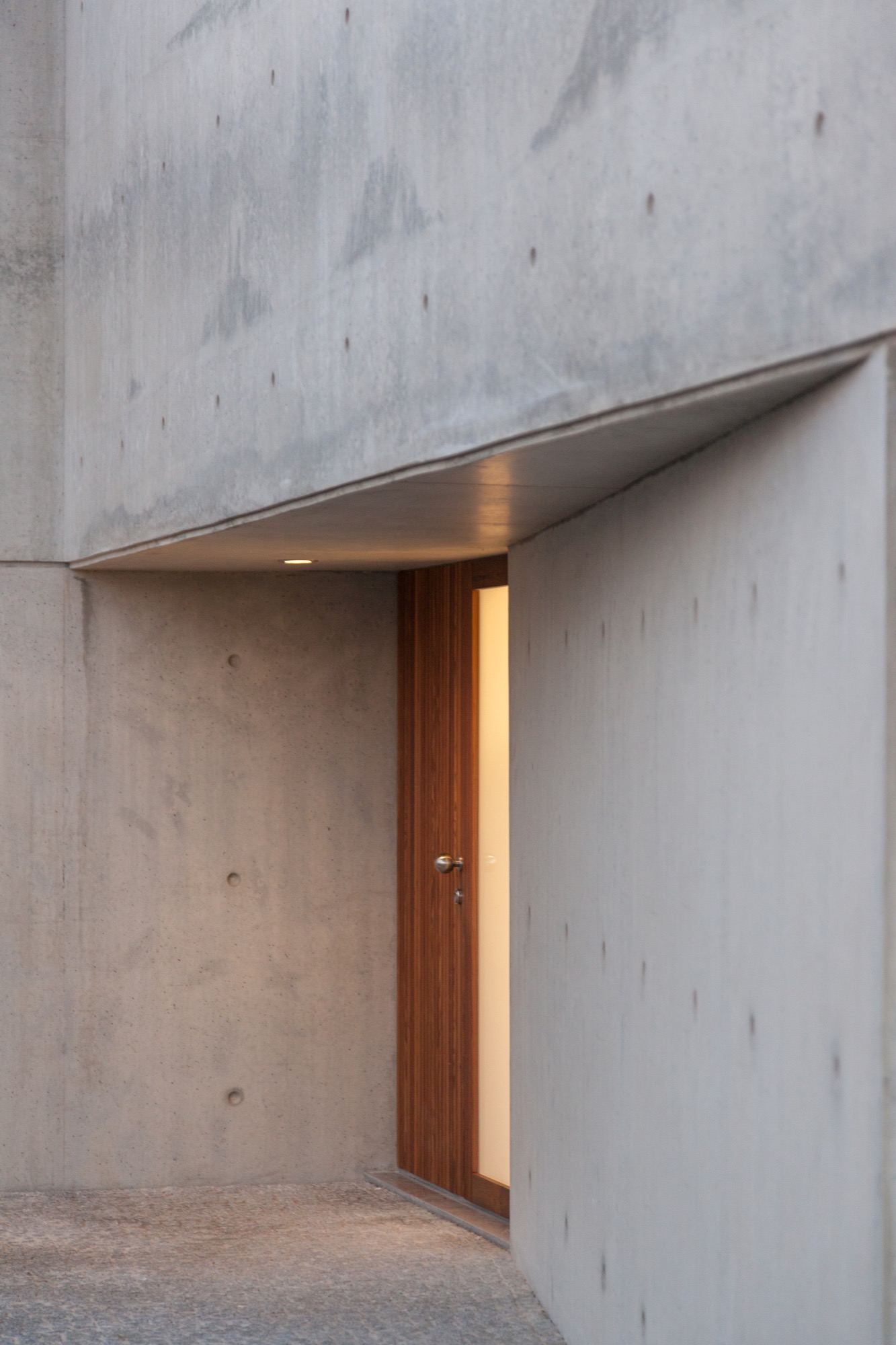 融入地形的葡萄牙私人住宅-54