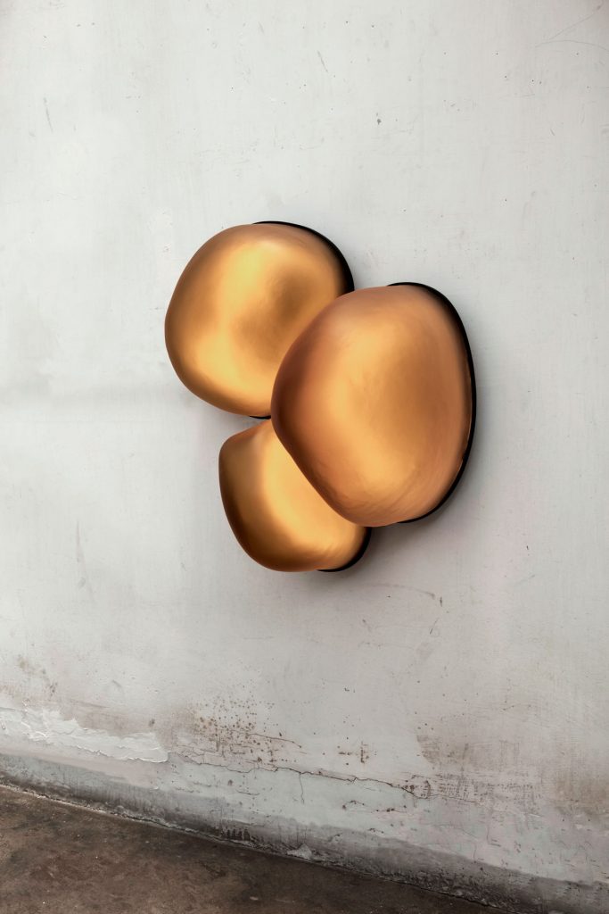 手工玻璃“金泡”灯饰,营造温暖琥珀色调空间-12