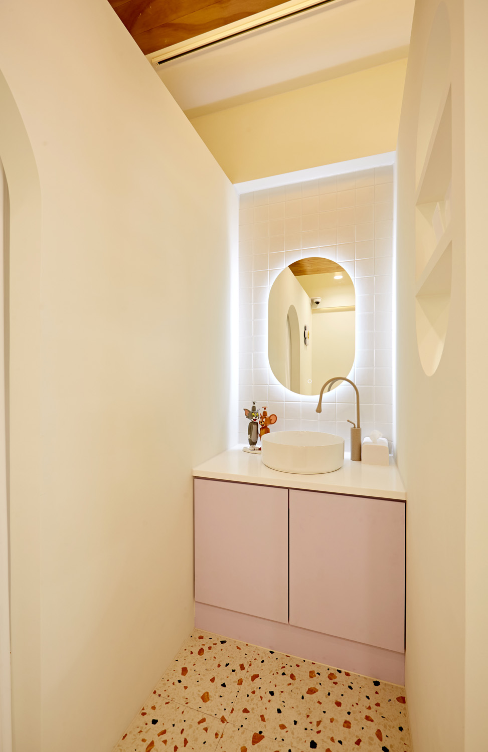 13 平白色与木质小空间的巧妙设计-15