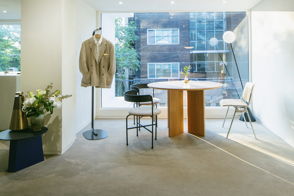 首尔白色与原木高级男装店 尽显简约魅力-9