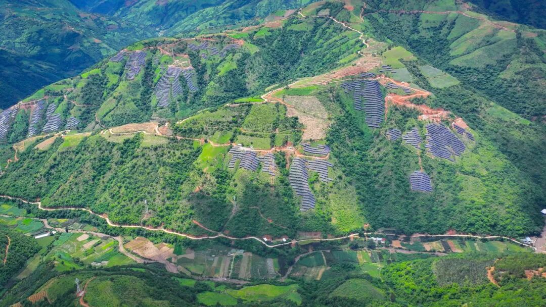 “光伏蓝海”点亮“绿色未来”，“二局造”红河开远光伏电站并网发电｜创新“造”未来⑭-31