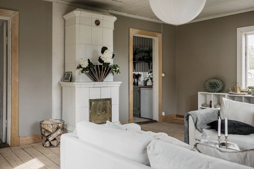 瑞典老夏季度假小屋的现代翻新-7