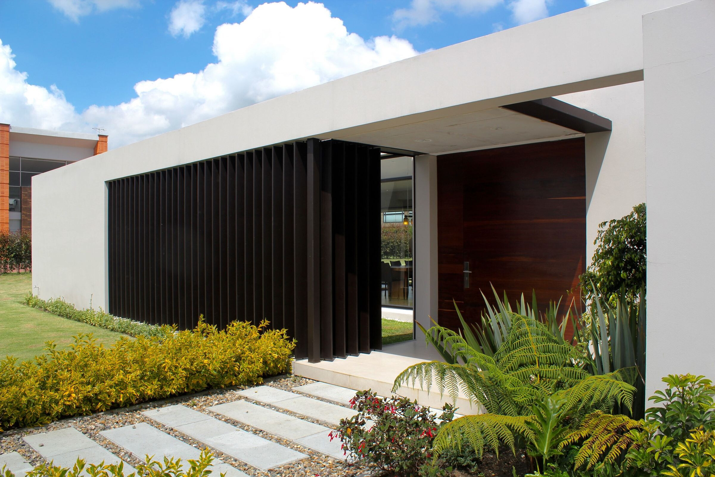 哥伦比亚 L 型别墅 · Campuzano Arquitectos 的室内外一体化设计-21