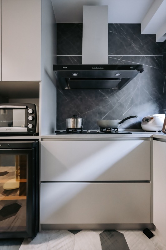 藝術大街  20年老屋翻新簡約明亮丨藝瓦高雄室內空間設計-13