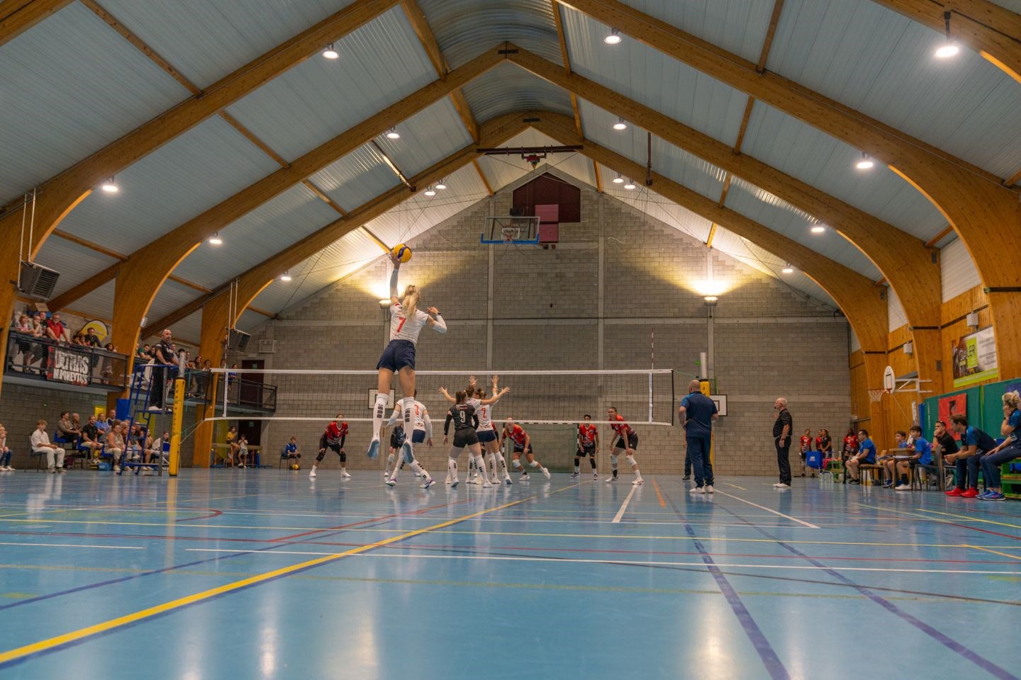 Ohey市政体育中心多功能体育馆照明改造丨比利时那慕尔丨Schréder-3