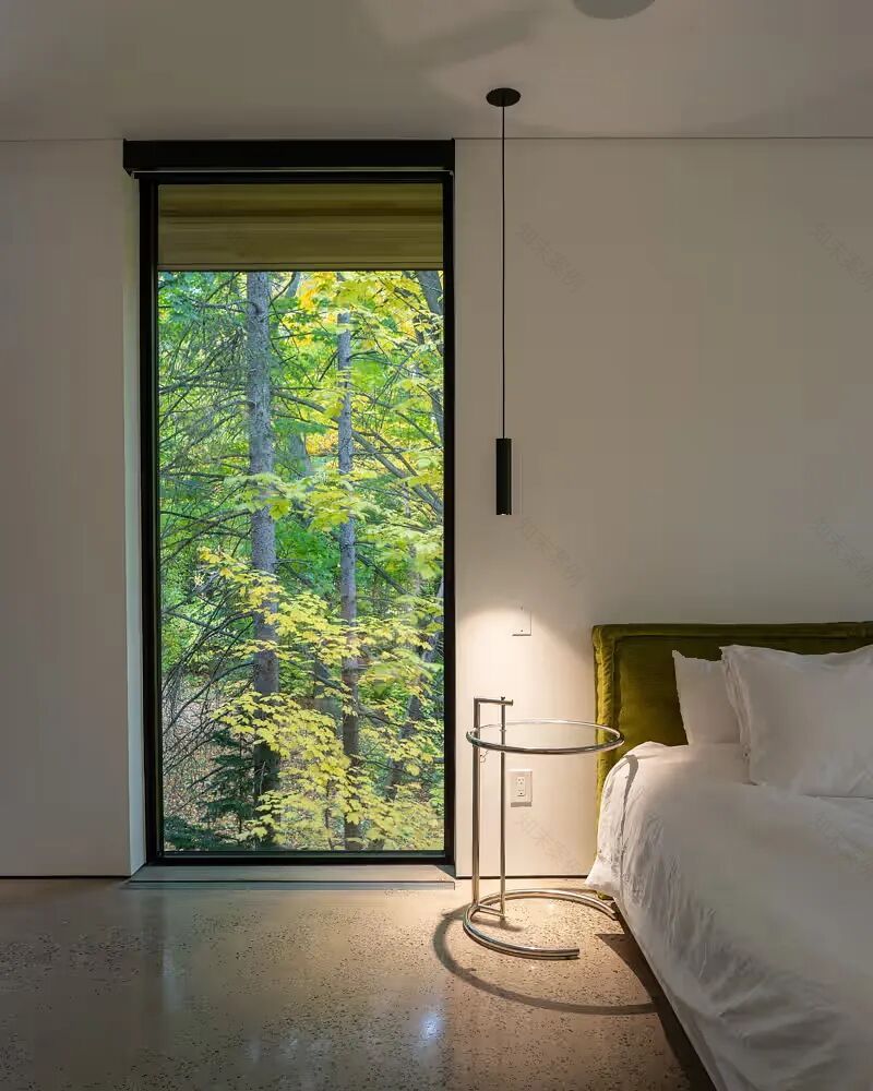 两个掩映在自然中的现代别墅-13