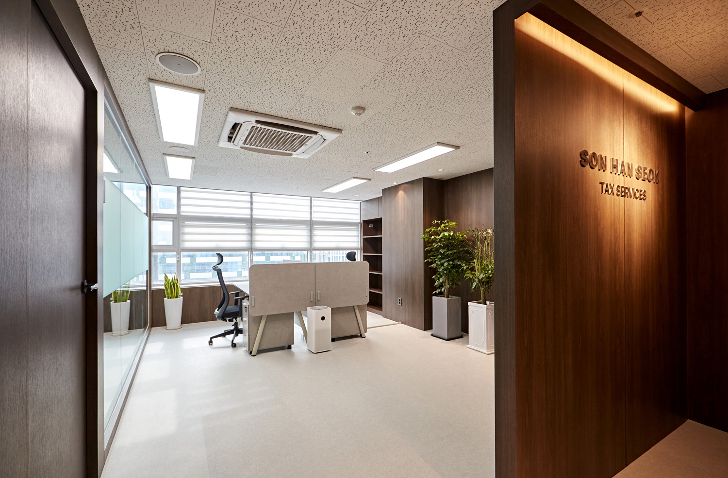 首尔高级会计师事务所的现代极简内饰设计-3