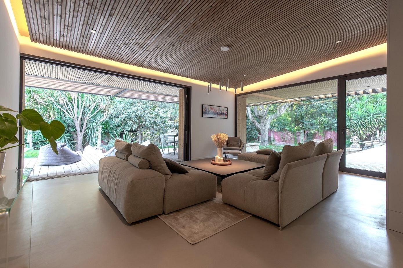 Contemporary Renaissance: Montpellier House Opens To Poolside Living-4